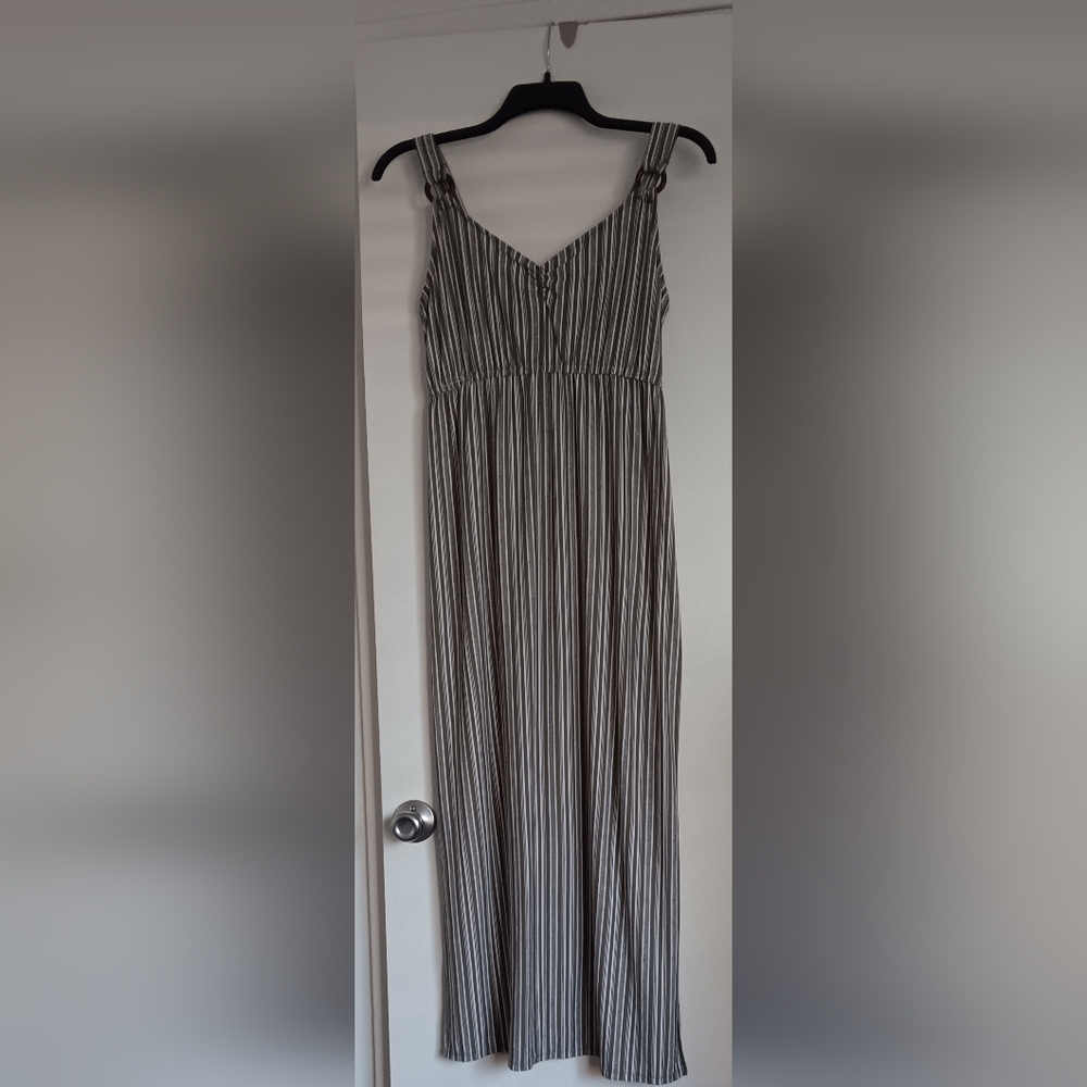 Maternity Dress. Gray Sleeveless Empire Waist Maxi Sundress